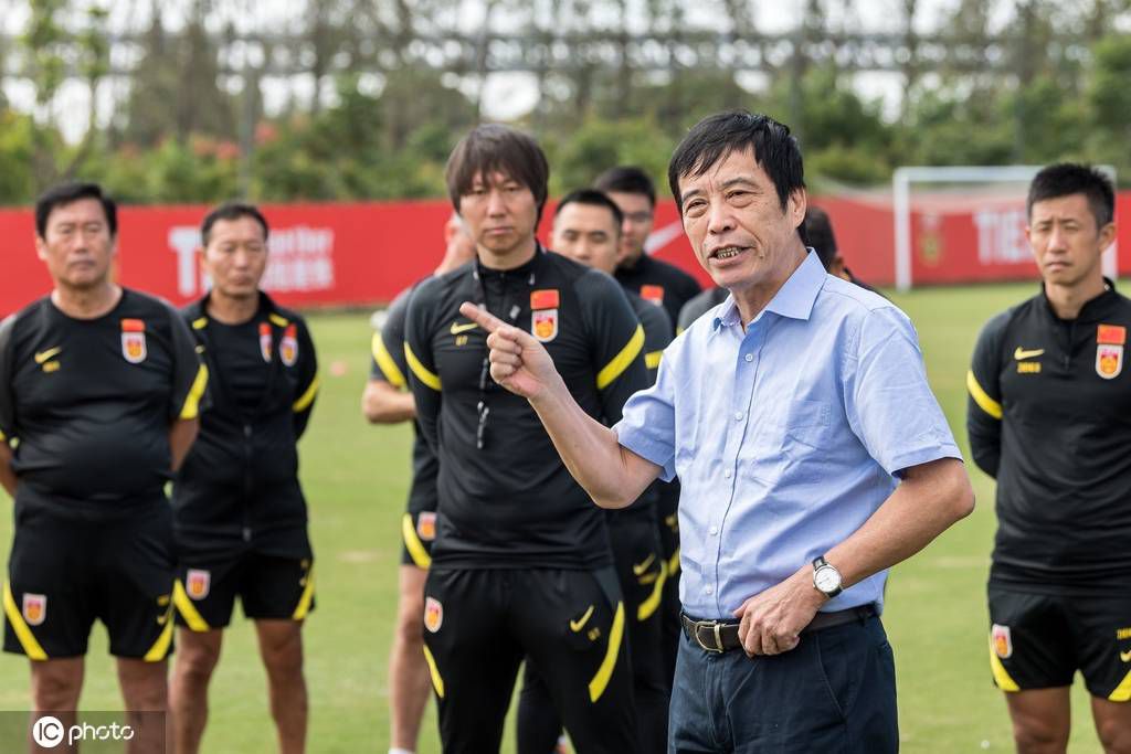 在日复一日的耕耘中，二人相濡以沫，共建家园
